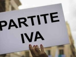 Il cartello di un manifestante